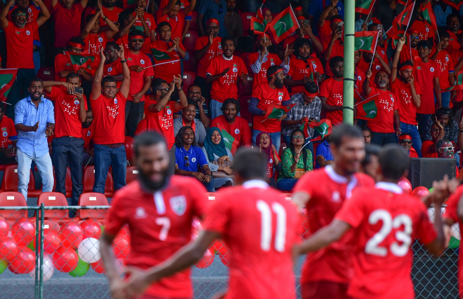 މާލެ: 19 ނޮވެމްބަރ 2019: ވޯލްޑް ކަޕް ކޮލިފައިންގައި ދިވެހިރާއްޖެ އާއި ގުއާމް ބައްދަލުކުރި މެޗުގެ ތެރެއިން،  3-1 އިން ގުއާމް ބަލިކޮށް ރާއްޖޭ ވަނީ އޭޝިއަން ކަޕް ކޮލިފައިންގެ ތިން ވަނަ ބުރުން ސީދާ ޖާގައެއް ހޯދުމުގެ އުއްމީދު އާކޮށްފައި. -ފޮޓޯ:ނިޝާން އަލީ /މިހާރު