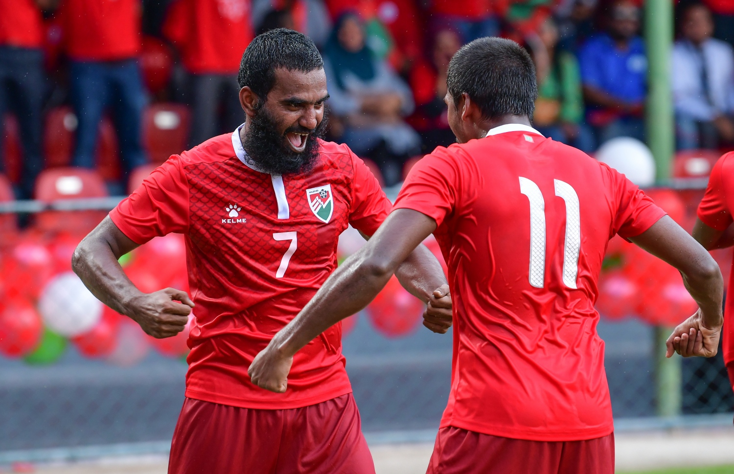 މާލެ: 19 ނޮވެމްބަރ 2019: ވޯލްޑް ކަޕް ކޮލިފައިންގައި ދިވެހިރާއްޖެ އާއި ގުއާމް ބައްދަލުކުރި މެޗުގެ ތެރެއިން،  3-1 އިން ގުއާމް ބަލިކޮށް ރާއްޖޭ ވަނީ އޭޝިއަން ކަޕް ކޮލިފައިންގެ ތިން ވަނަ ބުރުން ސީދާ ޖާގައެއް ހޯދުމުގެ އުއްމީދު އާކޮށްފައި. -ފޮޓޯ:ނިޝާން އަލީ /މިހާރު