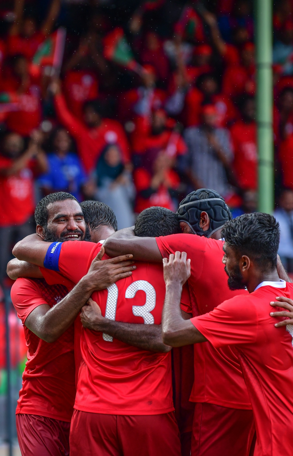 މާލެ: 19 ނޮވެމްބަރ 2019: ވޯލްޑް ކަޕް ކޮލިފައިންގައި ދިވެހިރާއްޖެ އާއި ގުއާމް ބައްދަލުކުރި މެޗުގެ ތެރެއިން،  3-1 އިން ގުއާމް ބަލިކޮށް ރާއްޖޭ ވަނީ އޭޝިއަން ކަޕް ކޮލިފައިންގެ ތިން ވަނަ ބުރުން ސީދާ ޖާގައެއް ހޯދުމުގެ އުއްމީދު އާކޮށްފައި. -ފޮޓޯ:ނިޝާން އަލީ /މިހާރު