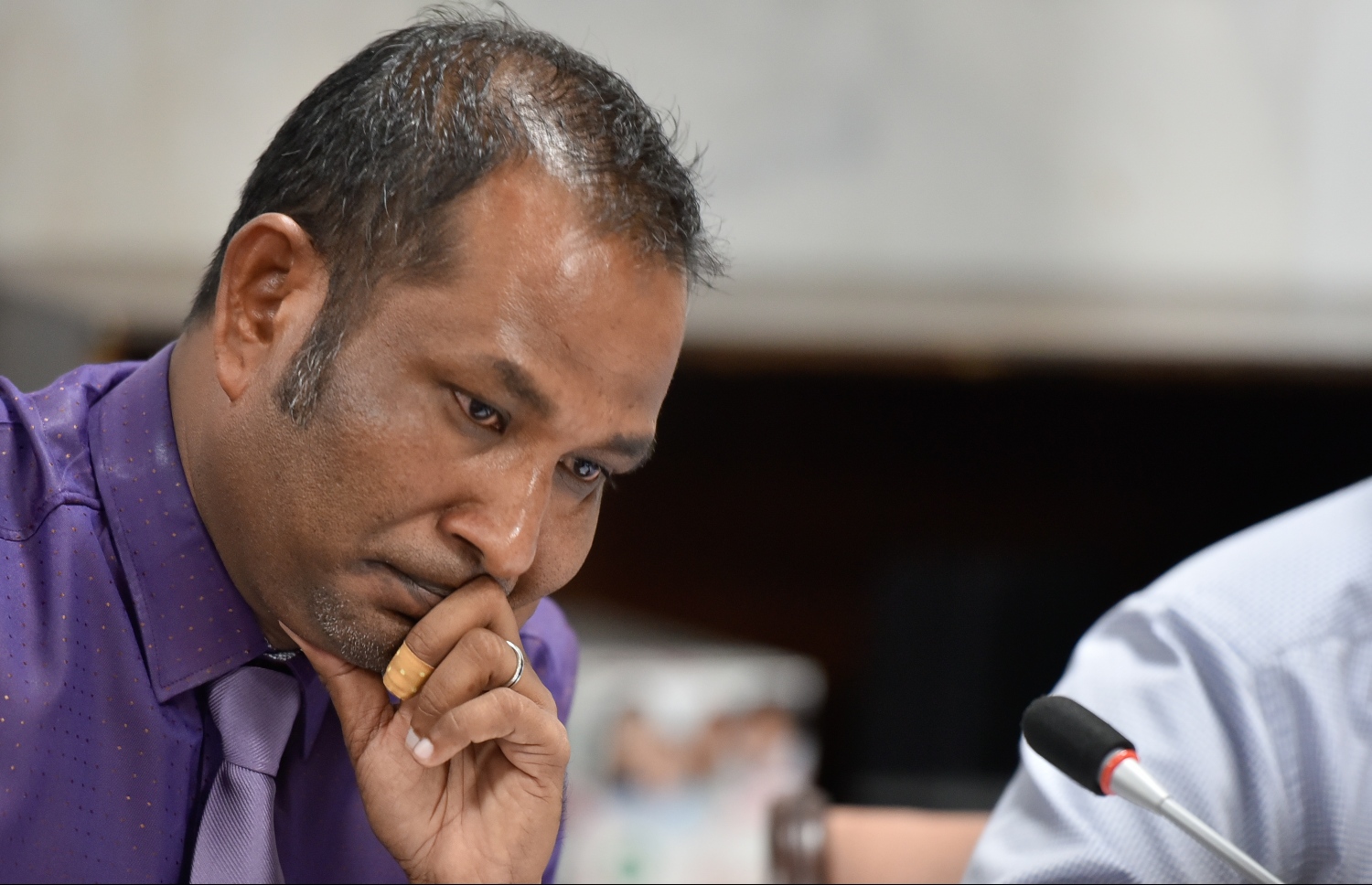 ޖީއެމްއައިޒެޑްއެލްގެ އެމްޑީ އިބޫ، އެސްއޯއީ ކޮމިޓީގެ މިއަދުގެ ބައްދަލުވުމުގައި: އޭނާ އާއި ކުންފުނީގެ ބޯޑާ ދެމެދު ބޮޑު ހިޔާލު ތަފާތުވުމެއް އެބައޮތް.---ފޮޓޯ: ނިޝާން އަލީ/މިހާރު