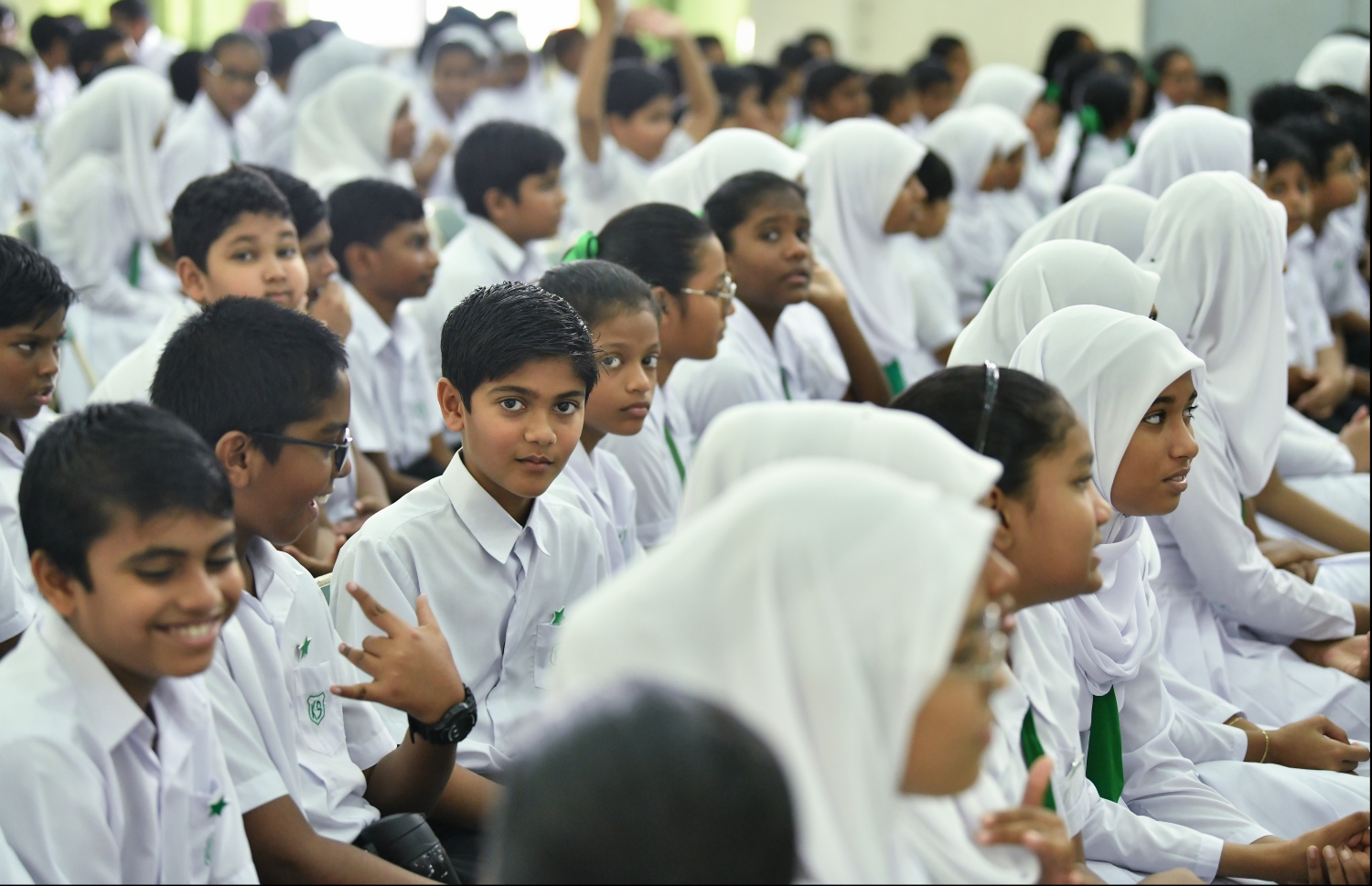 މާލެ: ނޮވެމްބަރު 21، 2019: ދިރާސީ އަހަރުގެ ކިޔެވުން ނިންމައި ދަރިވަރުންނަށް ރިޕޯޓުފޮތް ދިނުން.-- ފޮޓޯ: ހުސެން ވަހީދު /މިހާރު