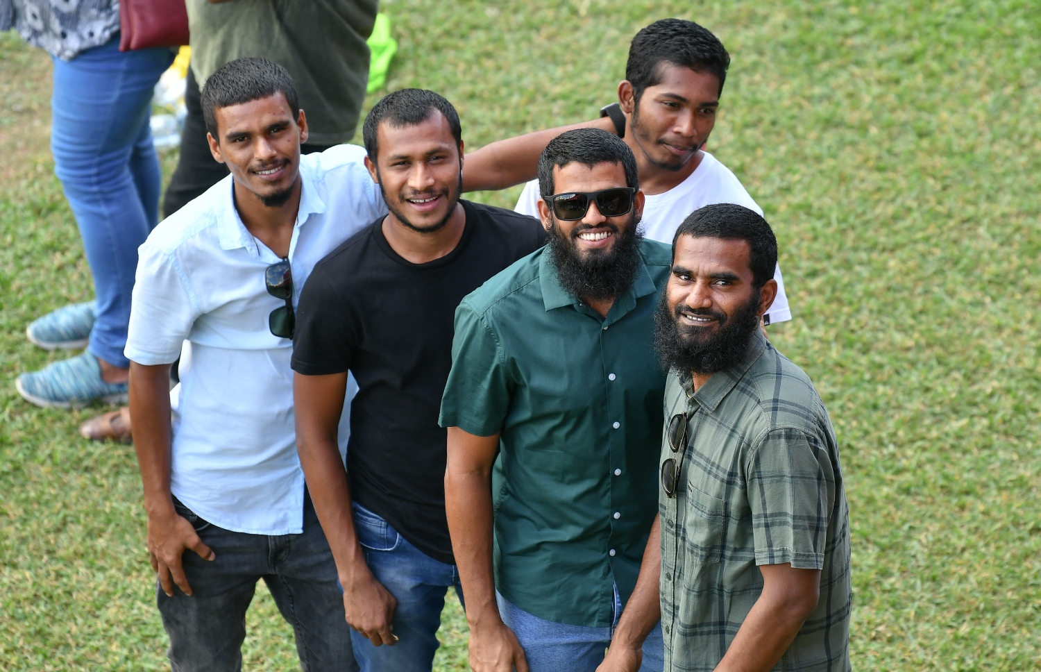 ފުޓްބޯލް އެސޯސިއޭޝަން (އެފްއޭއެމް)ގެ ހިންގާ ކޮމިޓީގެ އަހަރީ ދުވަހާ ގުޅިގެން ގަލޮޅު ދަނޑުގައި ބޭއްވި ކިޑްސް ފުޓްބޯލް ފެސްޓިވަލްގެ ތެރެއިން: 600 ކުދިން ބައިވެރިވި މި ފެސްޓިވަލްގެ ހާއްސަ މެހެމާނެއްގެ ގޮތުން އައިވަރީ ކޯސްޓުގެ މިޑްފީލްޑަރު ޔާޔާ ޓޫރޭ ވަނީ ބައިވެރިވެފައި--. ފޮޓޯ:ނިޝާން އަލީ/މިހާރު