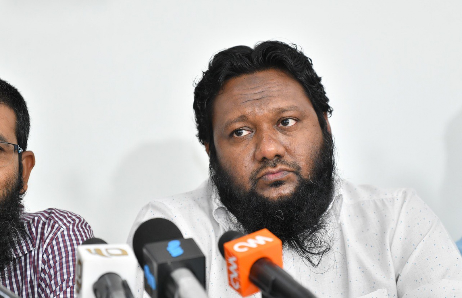 ސަލަފް ޖަމިއްޔާގެ ރައީސް އަބްދުﷲ މުހައްމަދު އިބްރާހީމް މިއަދު މީޑިއާއާ ވާހަކަ ދައްކަވަނީ.--- ފޮޓޯ: ހުސައިން ވަހީދު/މިހާރު