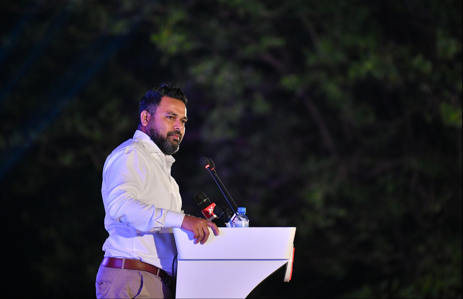 މާލެ: ނޮވެމްބަރު 22، 2019- އިދިކޮޅު ޕީޕީއެމް/ޕީއެންސީން ކާނިވާ ސަރަހައްދުގައި ބޭއްވި ޖަލްސާގައި، ޕީޕީއެމްގެ ނައިބު ރައީސް އަދި ނައިފަރު ދާއިރާގެ މެމްބަރު އަހުމަދު ޝިޔާމް ވާހަކަ ދައްކަވަނީ.---ފޮޓޯ: ހުސައިން ވަހީދު/މިހާރު