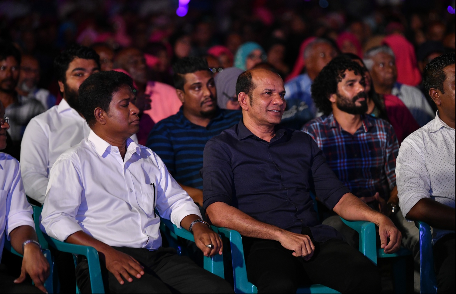 މާލެ: ނޮވެމްބަރު 22، 2019- އިދިކޮޅު ޕީޕީއެމް/ޕީއެންސީން ކާނިވާ ސަރަހައްދުގައި ބޭއްވި ޖަލްސާގައި، ދިއްދޫ ދާއިރާގެ ކުރީގެ މެމްބަރު އަބްދުއްލަތީފް މުހައްމަދާއި އިސްދޫ ދާއިރާގެ ކުރީގެ މެމްބަރު އަހުމަދު ރަޝީދު އިބްރާހިމް ބައިވެރިވެވަޑައިގަންނަވަނީ.---ފޮޓޯ: ހުސައިން ވަހީދު/މިހާރު