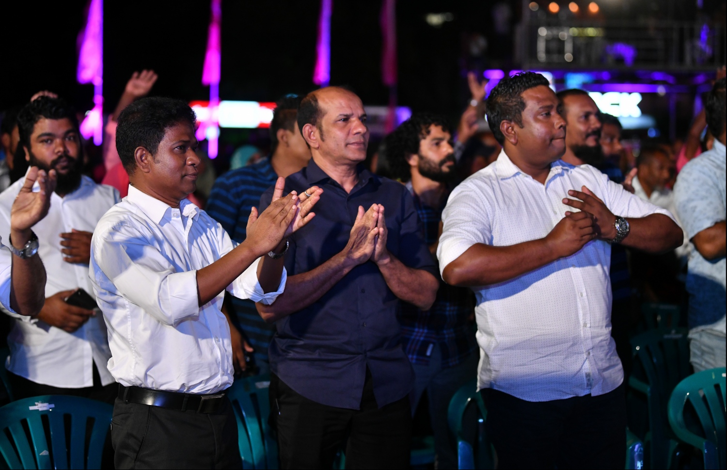 މާލެ: ނޮވެމްބަރު 22، 2019- އިދިކޮޅު ޕީޕީއެމް/ޕީއެންސީން ކާނިވާ ސަރަހައްދުގައި ބޭއްވި ޖަލްސާގައި ބައިވެރިވެވަޑައިގެންނެވި ރައްޔިތުންގެ މަޖިލީހުގެ ކުރީގެ ބައެއް މެމްބަރުން.---ފޮޓޯ: ހުސައިން ވަހީދު/މިހާރު