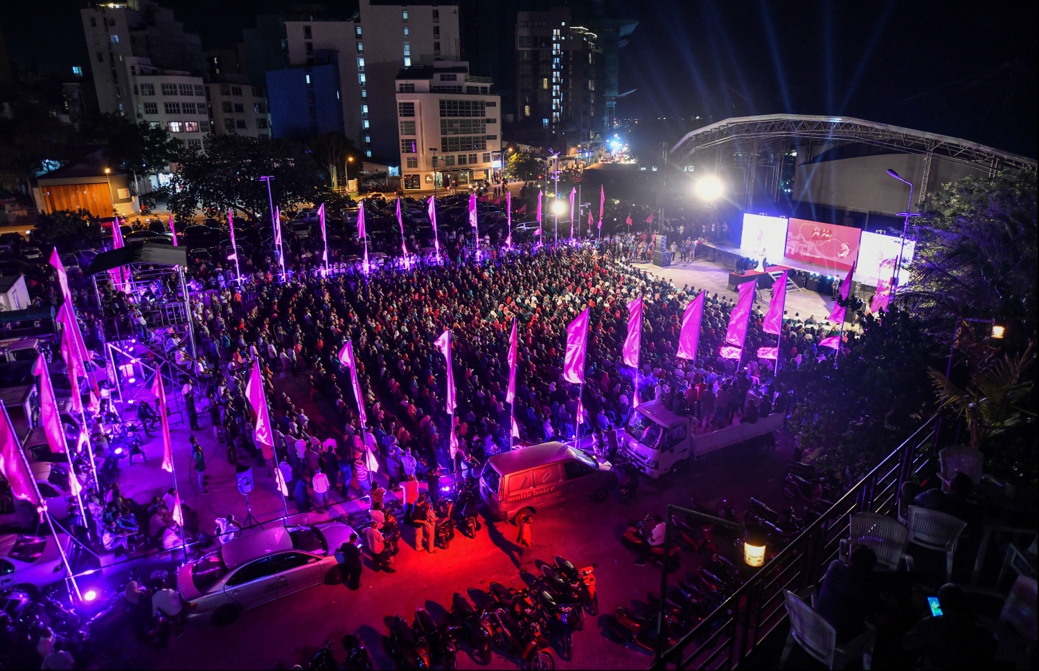 އިދިކޮޅުގެ ޖަލްސާ