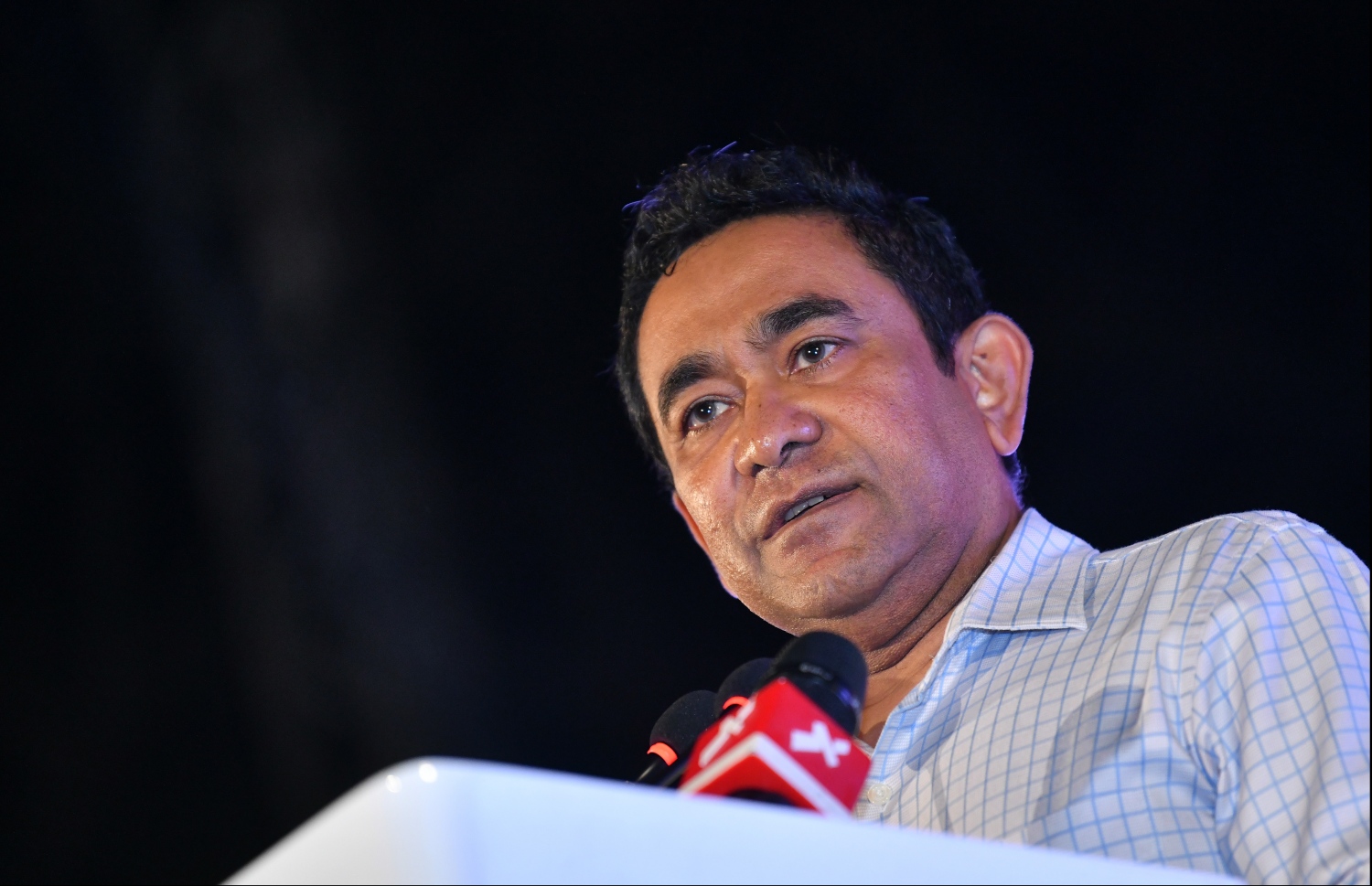 މާލެ: ނޮވެމްބަރު 22، 2019- އިދިކޮޅު ޕީޕީއެމް/ޕީއެންސީން ކާނިވާ ސަރަހައްދުގައި ބޭއްވި ޖަލްސާގައި ކުރީގެ ރައީސް އަދި ޕީޕީއެމްގެ ރައީސް އަބްދުﷲ ޔާމީން ވާހަކަފުޅު ދައްކަވަނީ.---ފޮޓޯ: ހުސައިން ވަހީދު/މިހާރު