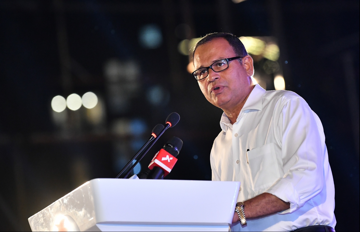 މާލެ: ނޮވެމްބަރު 22، 2019- އިދިކޮޅު ޕީޕީއެމް/ޕީއެންސީން ކާނިވާ ސަރަހައްދުގައި ބޭއްވި ޖަލްސާގައި، މަޑުއްވަރީ ދާއިރާގެ މެމްބަރު، ކުރީގެ ޑިފެންސް މިނިސްޓަރު އާދަމް ޝަރީފް ވާހަކަ ދައްކަވަނީ.---ފޮޓޯ: ހުސައިން ވަހީދު/މިހާރު