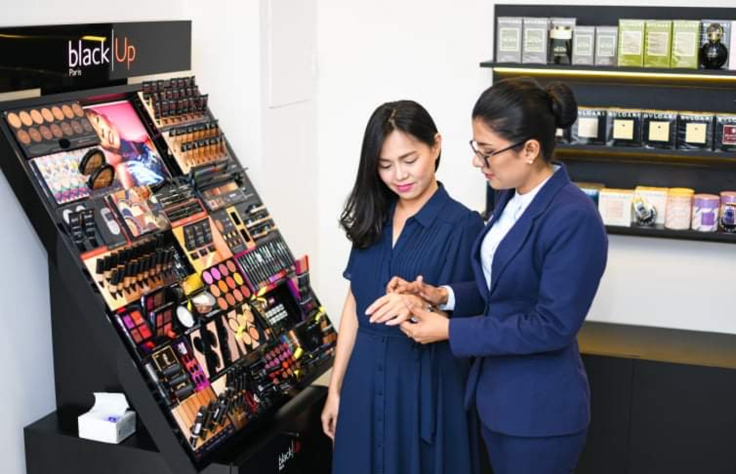 ލެޕާފިއުމް އިން ލިބެން ހުންނަ ބްލެކްއަޕް ބްރޭންޑުގެ މޭކަޕް ޓެސްޓު ކުރަނީ-- ފޮޓޯ: ކްރޮސްރޯޑްސް