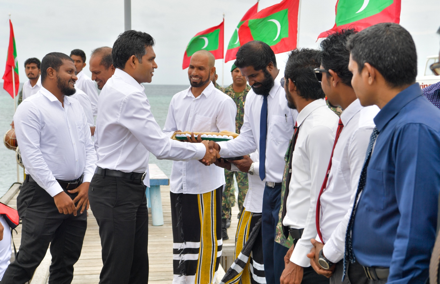 ހއ. މޮޅަދޫ: ނޮވެމްބަރު 23، 2019: ނައިބު ރައީސް ފައިސަލް ނަސީމް ހއ. ގެ ބައެއް ރަށް ރަށަށް ކުރައްވާ ދަތުރުފުޅުގައި ހއ. މޮޅަދޫން އެމަނިކުފާނަށް މަރުހަބާ ދަންނަވަނީ.-- ފޮޓޯ: ރައީސް އޮފީސް