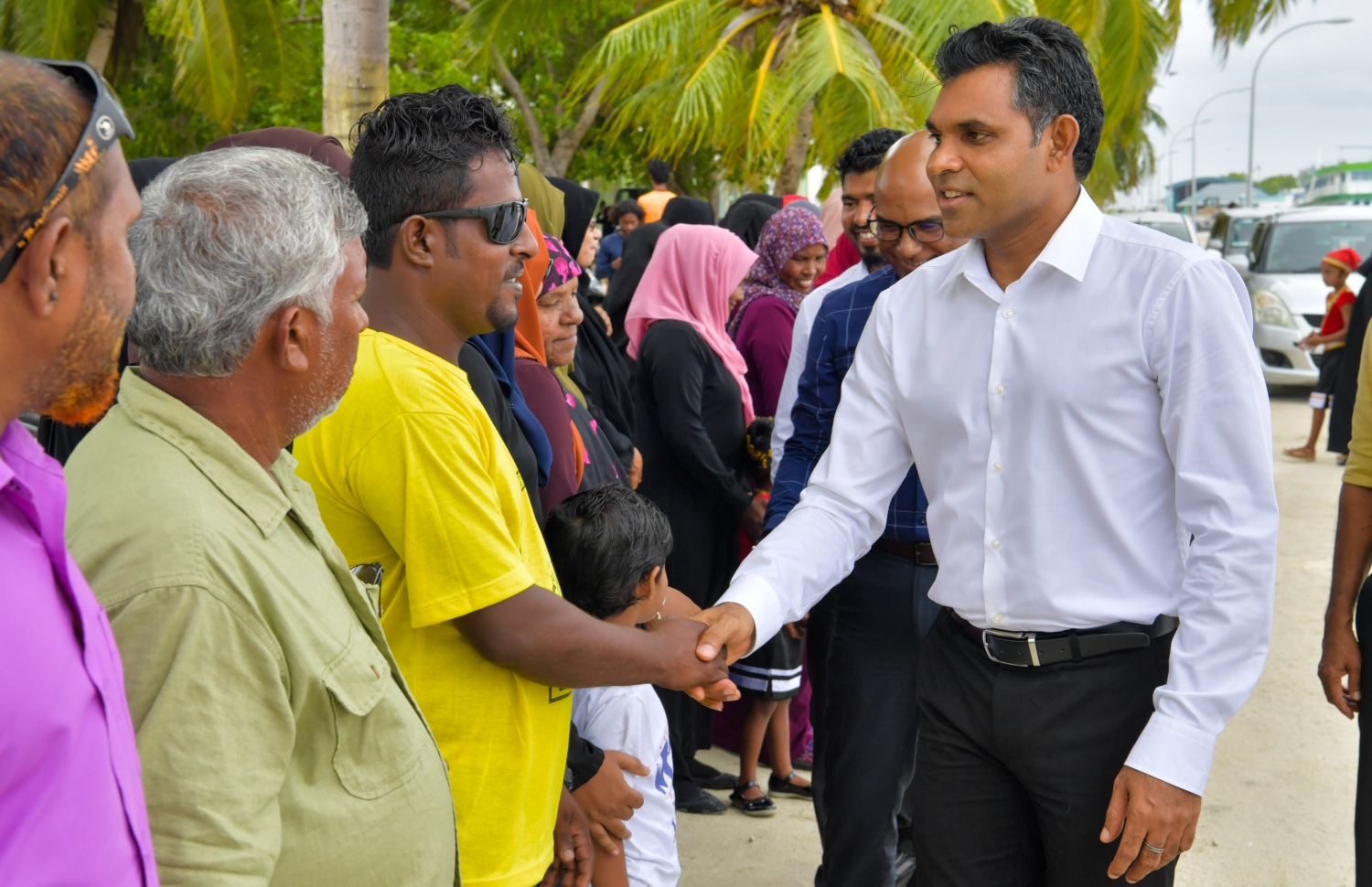 ހއ. ދިއްދޫ: ނޮވެމްބަރު 23، 2019: ނައިބު ރައީސް ފައިސަލް ނަސީމް ހއ. ގެ ބައެއް ރަށް ރަށަށް ކުރައްވާ ދަތުރުފުޅުގައި، ހއ. ދިއްދޫން އެމަނިކުފާނަށް މަރުހަބާ ދަންނަވަނީ.-- ފޮޓޯ: ރައީސް އޮފީސް