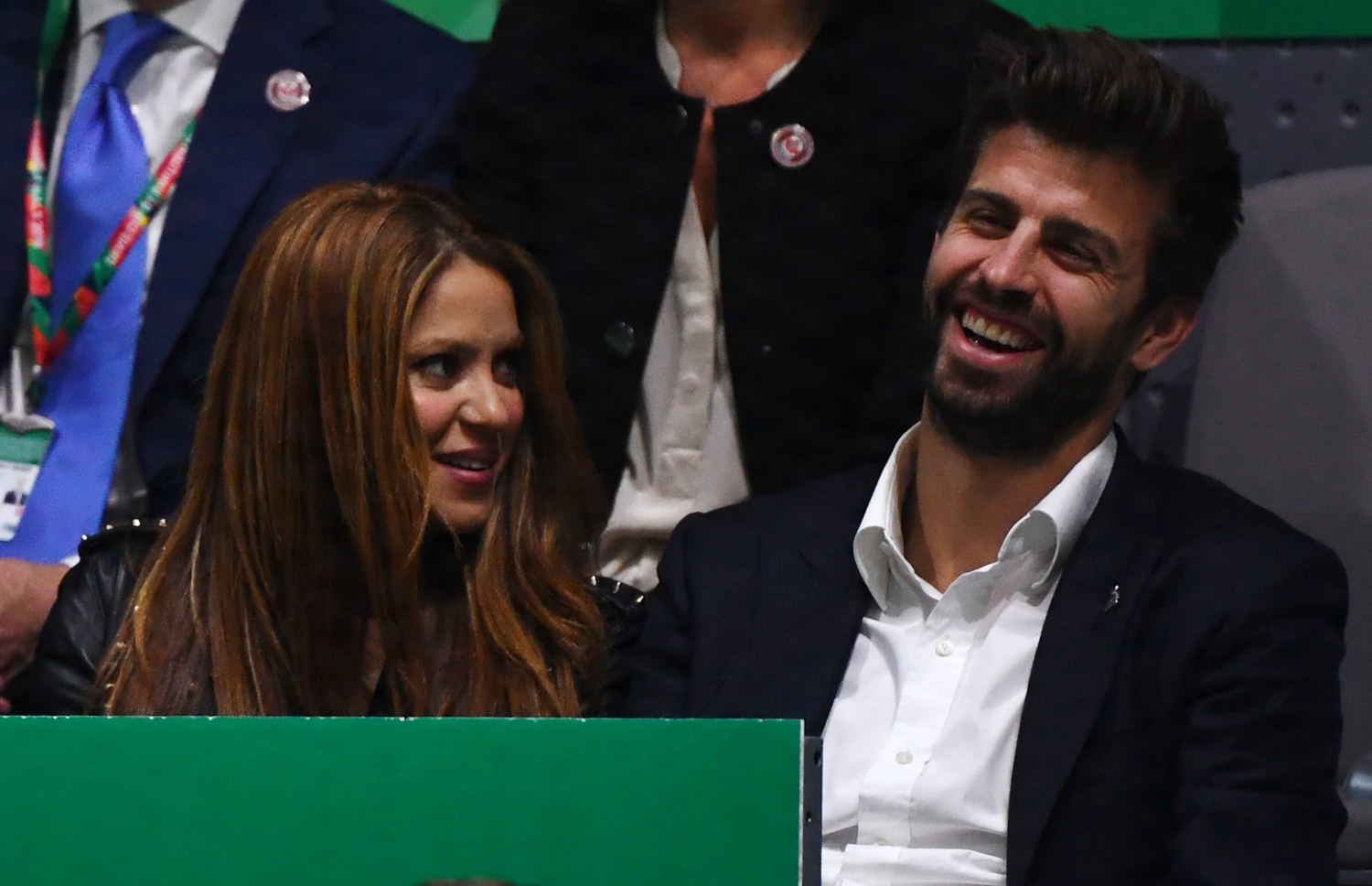 ޕީކޭ (ކ) އާއި އޭނާގެ އަންހެނުން ޝަކީރާ ޑޭވިސް ކަޕްގެ ފައިނަލް މެޗުގެ ތެރެއިން. -- ފޮޓޯ: އޭއެފްޕީ