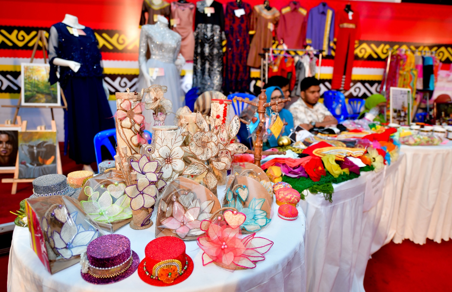 ފޮއްޗާއި ބަރަނީގެ އުފެއްދުންތަކެއް: ގިނަ މީހުން ބުނަނީ މިހާރަށް ވުރެ ބޮޑަށް މައުރަޒު މާކެޓްކުރަަން ޖެހޭނެ ކަމަށް -- ފޮޓޯ: ނިޝާން އަލީ / މިހާރު