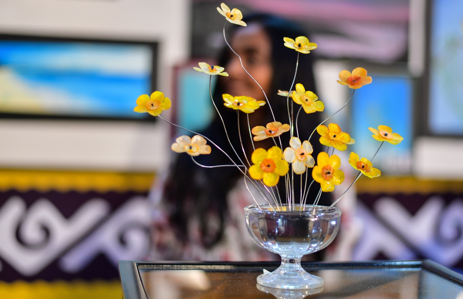 މުހައިމިން ތައްޔާރު ކުރެއްވި އެއްޗެއް ސްޓޯލްގައި -- ފޮޓޯ: ނިޝާން އަލީ/ މިހާރު