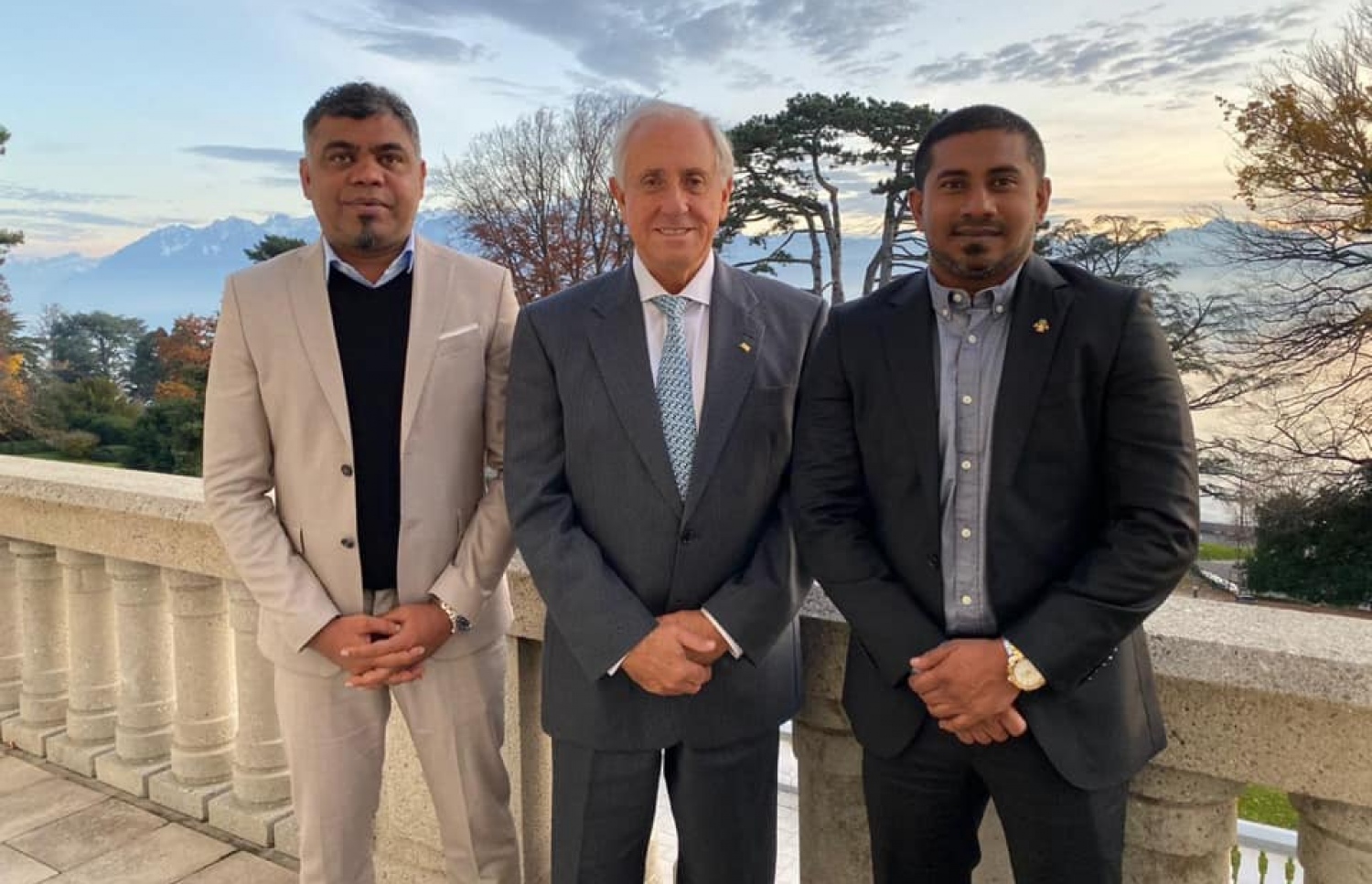 މިނިސްޓަރު މަހުލޫފް (ކ) އާއި އެފްއައިވީބީގެ ރައީސް ގްރާސާ (މ) އަދި މޯލްޑިވްސް އޮލިމްޕިކް ކޮމިޓީގެ ސެކްރެޓަރީ ޖެނެރަލް މަރުޒޫގު.