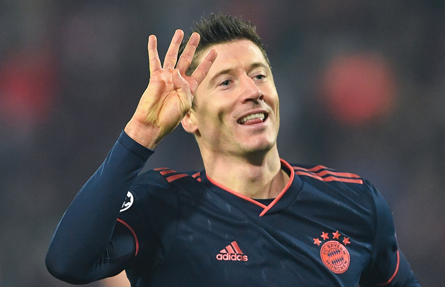 ރެޑްސްޓާ ކޮޅަށް ލަނޑު ޖެހުމަށް ފަހު ލެވަންޑޯސްކީ އުފާފާޅުކުރަނީ. -- ފޮޓޯ: އޭއެފްޕީ