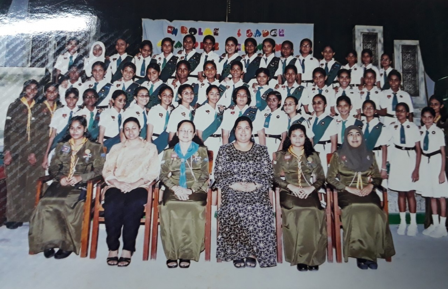 އަމީނިއްޔާ ސްކޫލުގެ ގާލް ގައިޑްގެ ބައެއް ދަރިވަރުން: ހުރިހާ ހަރަކާތެއްގައި އަބަދުވެސް އަމީނިއްޔާ އުޅުނީ ކުރީގައި