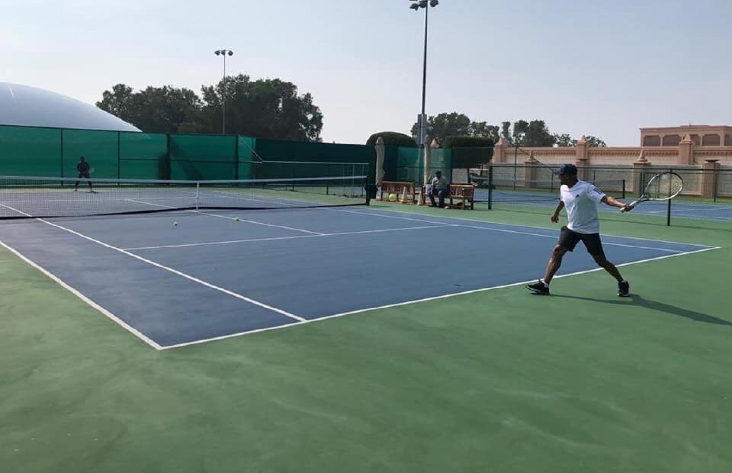 ރައީސް އިބްރާހިމް މުހައްމަދު ސޯލިހާއި ކުރީގެ ރައީސް މުހައްމަދު ނަޝީދު ޔޫއޭއީގައި ޓެނިސް ކުޅުއްވަނީ.