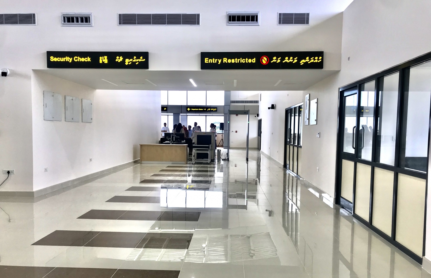 މާފަރު އެެއާޕޯޓުގެ ސެކިއުރިޓީ ކައުންޓަރު. --ފޮޓޯ:މިހާރު