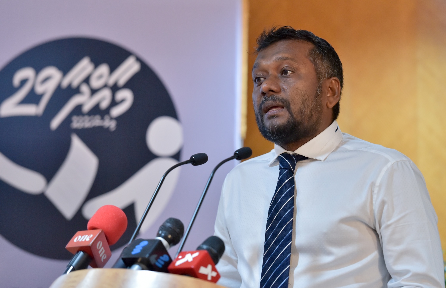 މިއަދުގެ ޖަލްސާގައި މިނިސްޓަރު ފައްޔާޒް ވާހަކަ ދައްކަވަނީ: މައުލޫމާތު ފޯރުކޮށްދިނިމުގެ ގާނޫނު ތަންފީޒު ކުރައްވާނެ ކަމަށް ވިދާޅުވި-- ފޮޓޯ: ނިޝާން އަލީ/މިހާރު