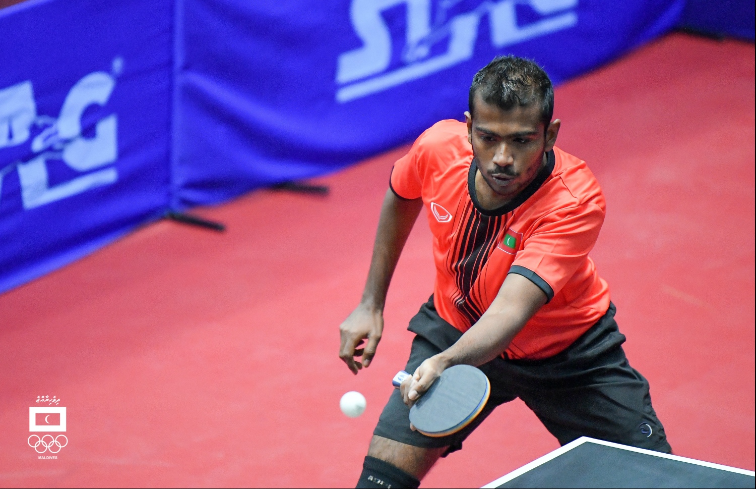 މި ފަހަރުގެ ގޭމްސްގައި ރާއްޖޭގެ މުންސިފް ކުޅުނު މެޗެއްގެ ތެރެއިން. -- ފޮޓޯ: ހުސެއިން ވަހީދު/ މޯލްޑިވްސް އޮލިމްޕިކް ކޮމިޓީ