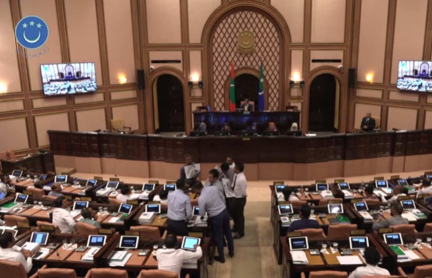 އިދިކޮޅު މެމްބަރުން މިއަދު އިހުތިޖާޖް ކުރައްވަނީ.