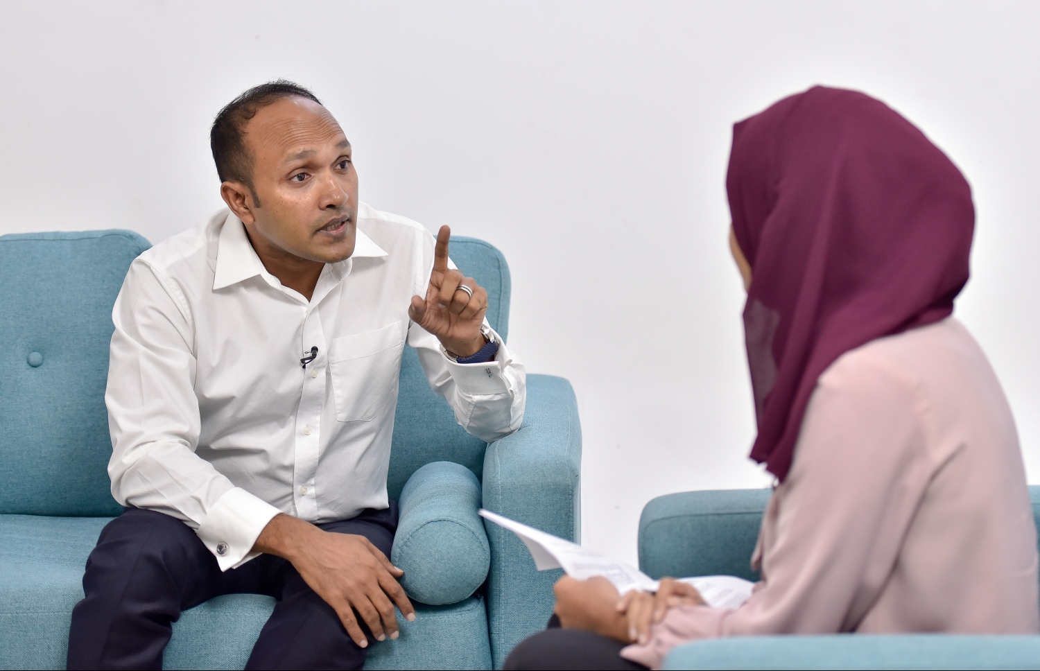 ޖަމީލް "މިހާރު" އަށް ވާހަކަ ދައްކަވަނީ: އެމަނިކުފާނު ގަބޫލުފުޅު ކުރައްވާ ފިކުރު އިސްކުރަނީ ޕީޕީއެމުން ކަމަށް ވިދާޅުވި. --ފޮޓޯ: ނިޝާން އަލީ/މިހާރު