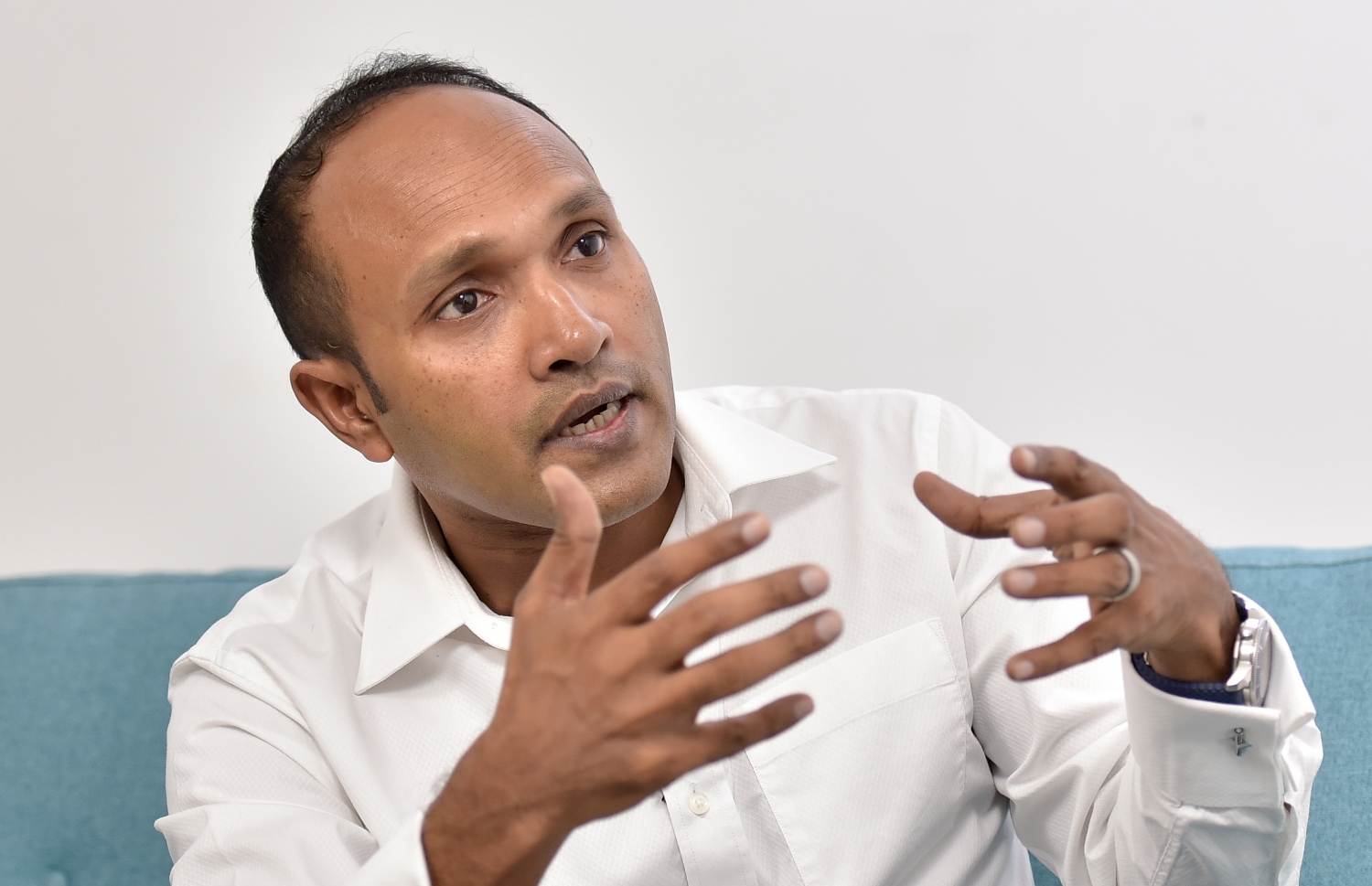 ޑރ. ޖަމީލް "މިހާރު"އާ ވާހަކަ ދައްކަވަނީ: ޔާމީންގެ ދިފާއުގައި އަލުން ނުކުމެވަޑައިގަތް ސަބަބު ތަފްސީލްކޮށް ވިދާޅުވެދެއްވި. --ފޮޓޯ: ނިޝާން އަލީ/މިހާރު