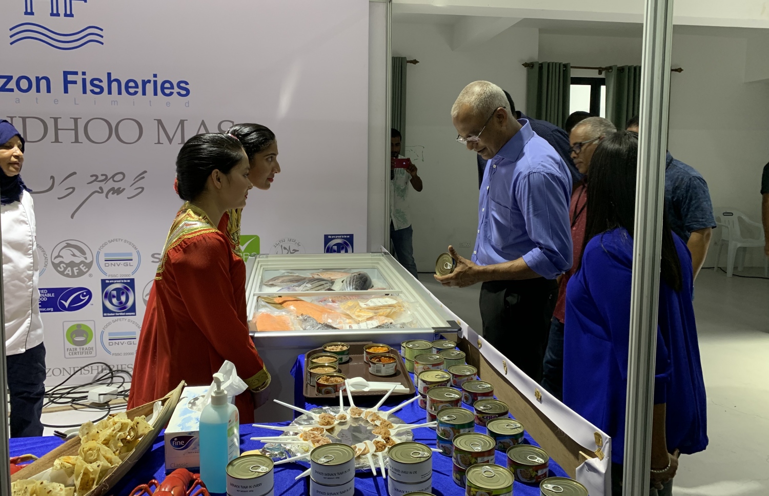 އެކްސްޕޯގެ ސްޓޭންޑުތަކަށް ރައީސް ޒިޔާރަތް ކުރައްވަނީ-- ފޮޓޯ:މިހާރު