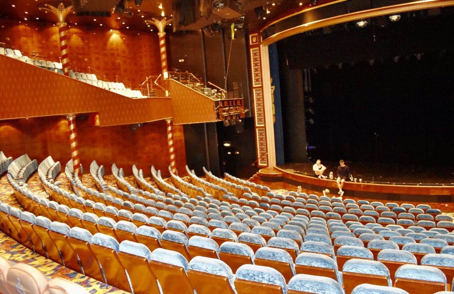 ނޯވީނިއަން ބޯޓުގެ ތިއޭޓަރު-- ފޮޓޯ: މިހާރު