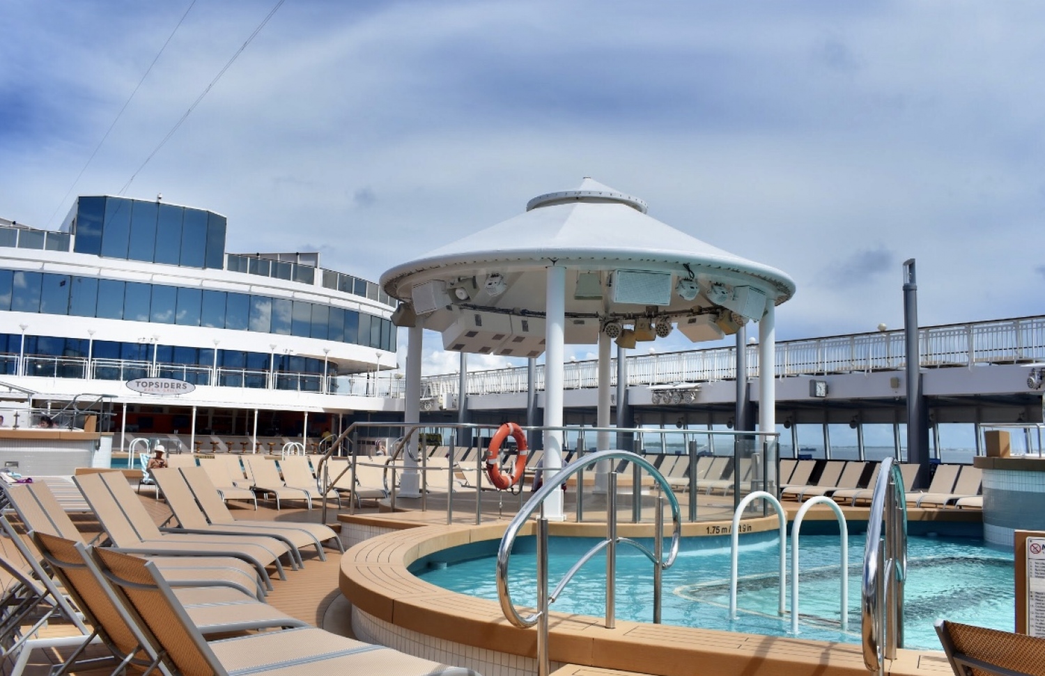 ނޯވީޖިއަން ޖޭޑުގެ ޕޫލް އޭރިއާ-- ފޮޓޯ: މިހާރު