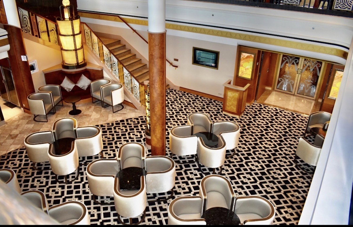 ނޯވީޖިއަން ޖޭޑުގެ ރެސްޓޯރެންޓެއް. އެ ބޯޓުގައި 14 ރެސްޓޯރެންޓް ހުރޭ--ފޮޓޯ:މިހާރު