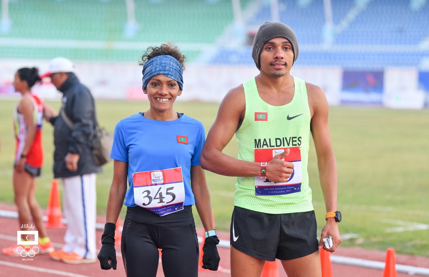 މެރެތަން އިވެންޓުގައި ވާދަކުރި ރާއްޖޭގެ ދެ އެތުލީޓުން ކަމަށްވާ ޝިފާޒް (ކ) އާއި މަރީ. --އެމްއޯސީ ފޮޓޯ: ހުސެއިން ވަހީދު