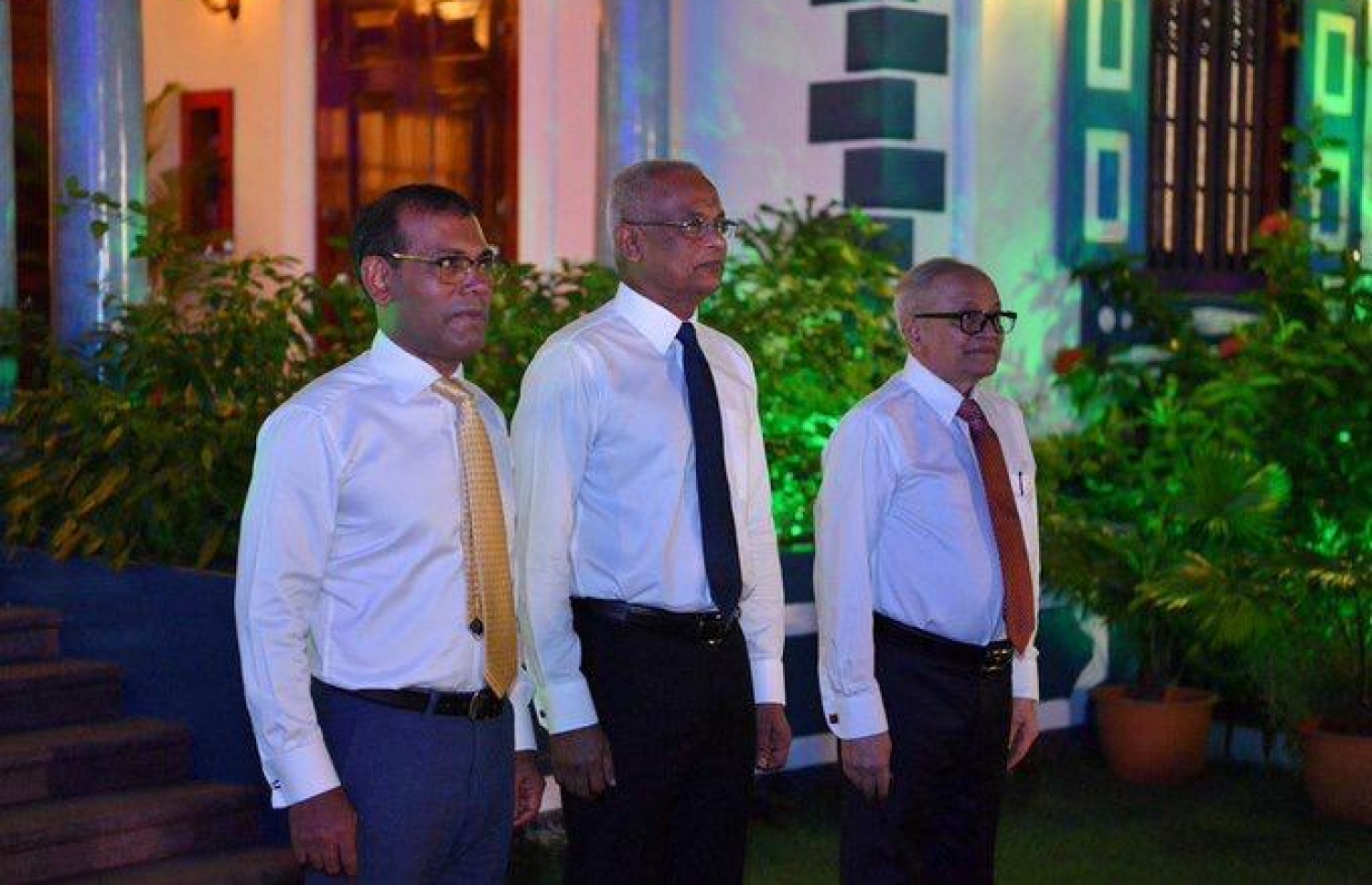 މުލިއާގެއަށް 100 އަހަރު ފުރުމުގެ ރަސްމިއްޔާތުގައި ރައީސް ސޯލިހު (މެދުގައި) އާއި ރައީސް މައުމޫން (ކ) އާއި ނަޝީދު ބައިވެރިވެ ވަޑައިގެންނަވަނީ