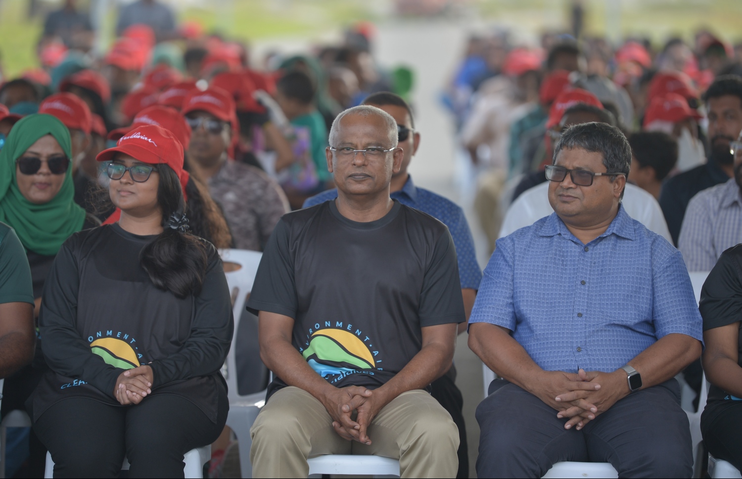 ހުޅުމާލެ- 07 ޑިސެމްބަރ 2019: ކްލީން މޯލްޑިވްސްއިން އިންތިޒާމްކޮށްގެން "ގޯ ގްރީން" ނަމުގައި ކުރިއަށް ގެންދިޔަ ގަސް އިންދުމުގެ ހަރަކާތުގެ ރައީސު އިބްރާހިމް މުހައްމަދު ސޯލިހް ބައިވެރިވެވަޑައިގަންނަވަނީ، މިހަރަކާތުގައި ކްލީން މޯލްޑިވްސްގެ ފަރާތުންވަނީ 500 މަގޫ ގަހާއި 500 ރުއް އިންދާފައި --. ފޮޓޯ: ރައީސް އޮފީސް