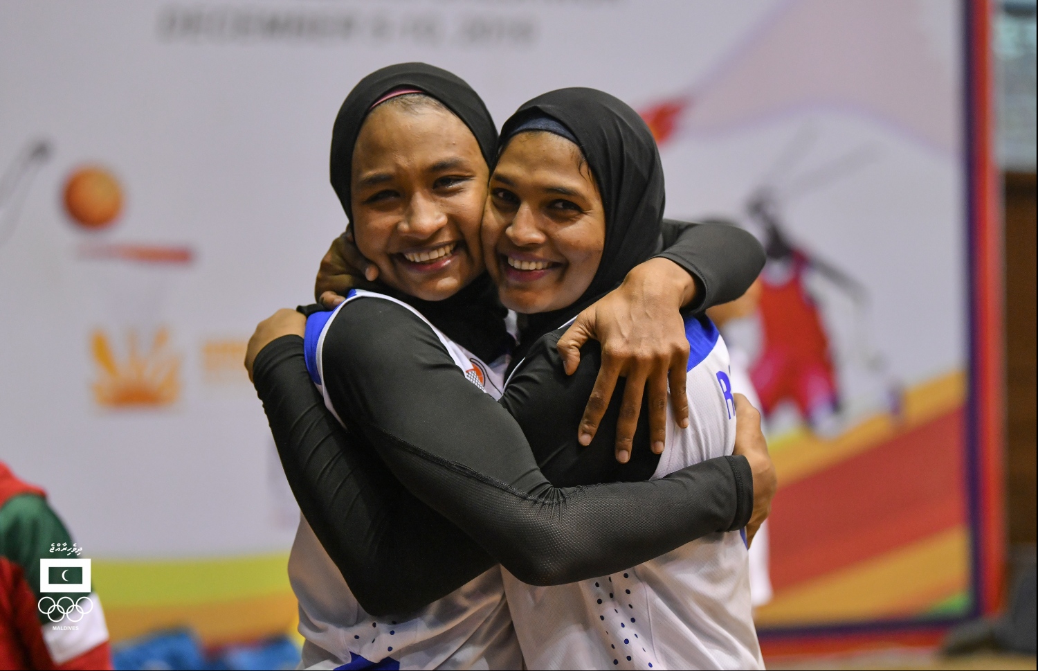 ރާއްޖެ ޓީމުގެ ކެޕްޓަން ޝިއުރާ (ވ) އާއި ރިޝްމާ ބައްދާލައިގެން. -- އެމްއޯސީ ފޮޓޯ: ހުސެއިން ވަހީދު