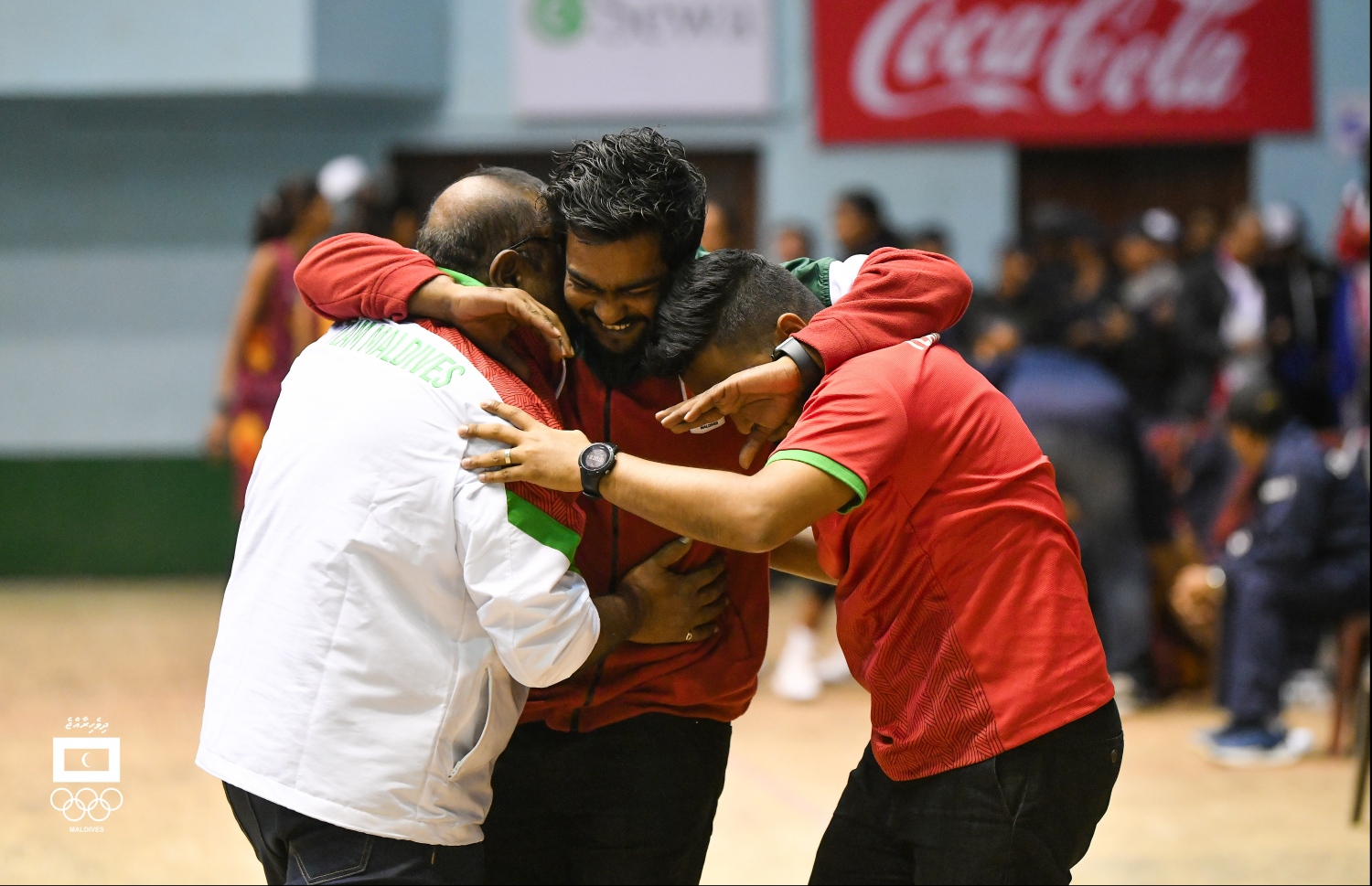 ރާއްޖެ ޓީމުގެ ކޯޗިން ސްޓާފުން އުފާފާޅުކުރަނީ. -- އެމްއޯސީ ފޮޓޯ: ހުސެއިން ވަހީދު