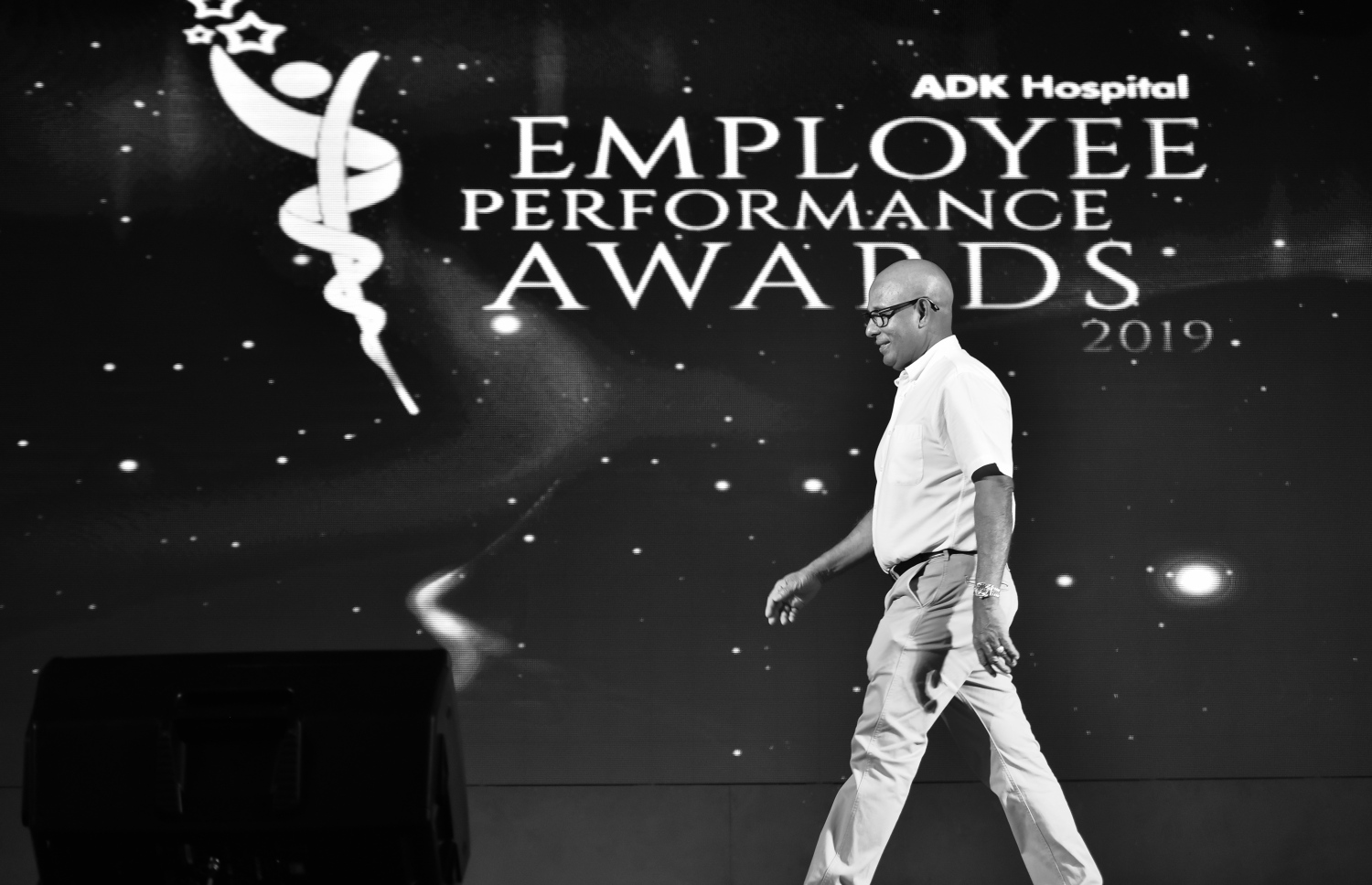 މާލެ- ޑިސެމްބަރު 8، 2019: އޭޑީކޭ ހޮސްޕިޓަލްގެ މުވައްޒަފުންގެ އަގު ވަޒަން ކުރަން ބޭއްވި ހަފްލާގައި އޭޑީކޭގެ ޗެއާމަން ނާޝިދު އިނާމު ބައިވެރިވެވަޑައިގަންނަވަނީ --. ފޮޓޯ: ނިޝާން އަލީ/ މިހާރު