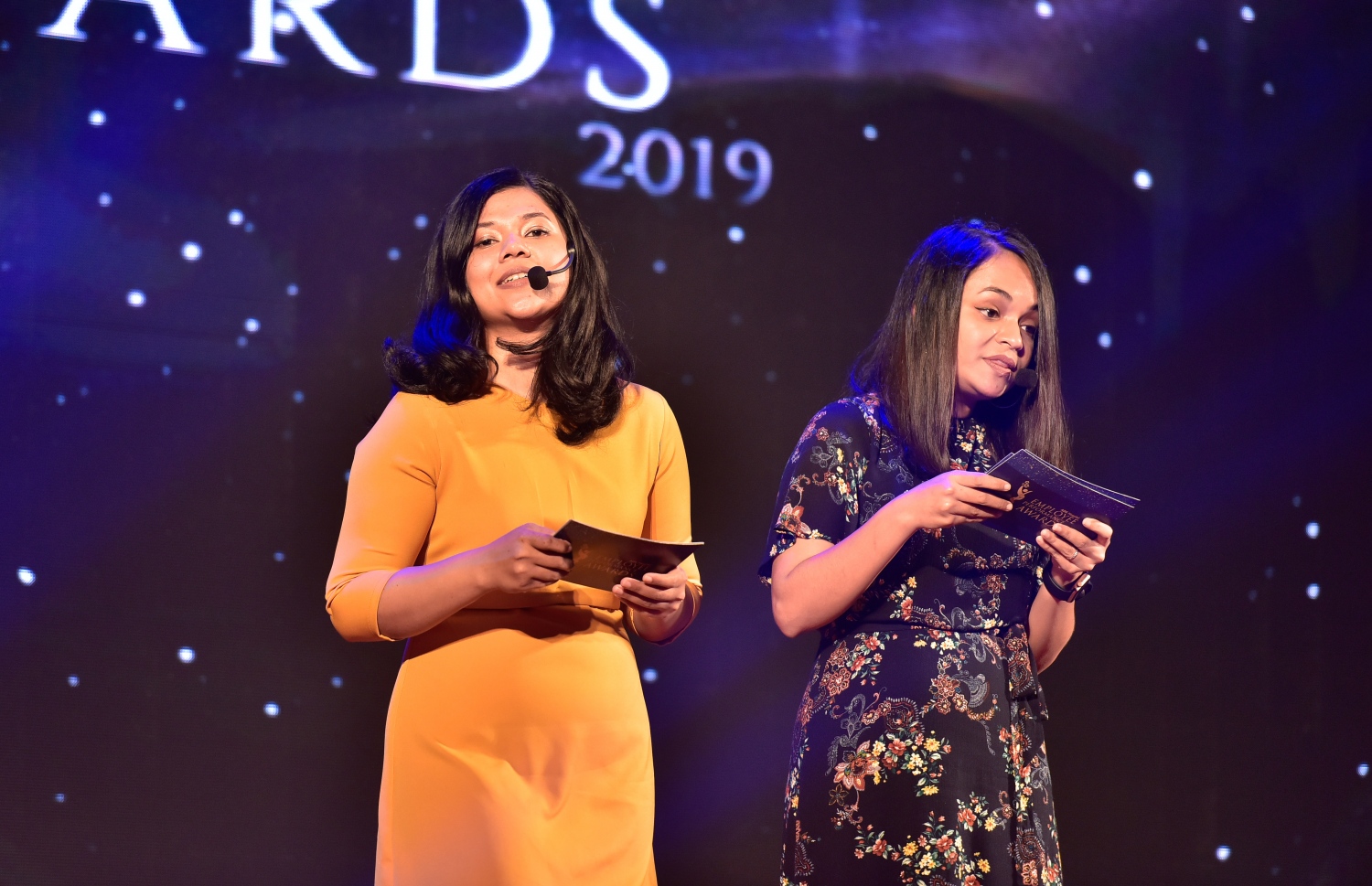 މާލެ- ޑިސެމްބަރު 8، 2019: އޭޑީކޭ ހޮސްޕިޓަލްގެ މުވައްޒަފުންގެ އަގު ވަޒަން ކުރަން ބޭއްވި ހަފްލާގެ ތެރެއިން: މިދިޔަ އަހަރު އެ ހޮސްޕިޓަލުގެ އެންމެ ރަނގަޅަށް މަސައްކަތް ކުރި މުވައްޒަފަކަށް ހޮވުނީ އިންޑިއާގެ މީހެއް ކަމަށްވާ ހަސަން މުހައްމަދު ޝެއިޚް ދާއޫދު --. ފޮޓޯ: ނިޝާން އަލީ/ މިހާރު