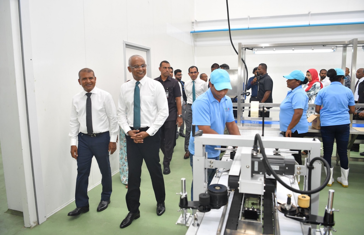 ރައީސް އާއި އެންސިސް ގެ އެމްޑީ ފެކްޓްރީގެ އެތެރެ ބައްލަވާލައްވަނީ-- ފޮޓޯ: ރައީސް އޮފީސް