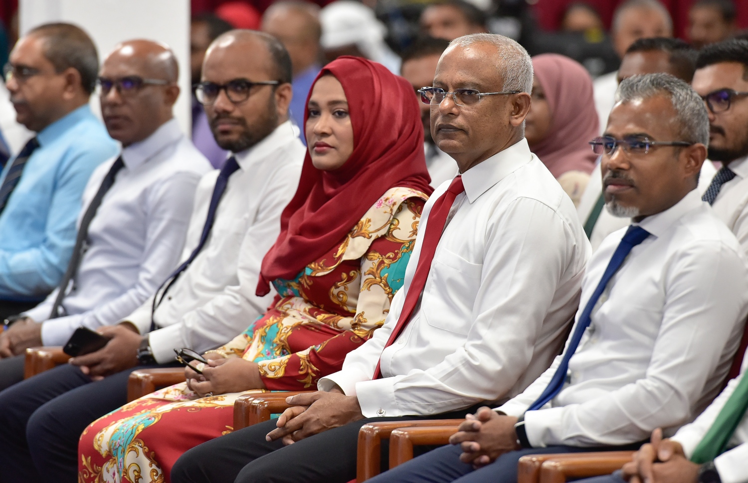 އިންސާނީ ހައްގުތަކުގެ ދުވަސް ފާހަގަކުރަން މިއަދު ބޭއްވި ޖަލްސާގައި ރައީސް އިބްރާހިމް މުހައްމަދު ސޯލިހު (ކ-2) އަދި އެޗްއާރުސީއެމްގެ ރައީސް އީނާސް (ވ-2) ބައިވެރިވެވަޑައިގަންނަވަނީ.-- ފޮޓޯ: ހުސެއިން ވަހީދު/ މިހާރު