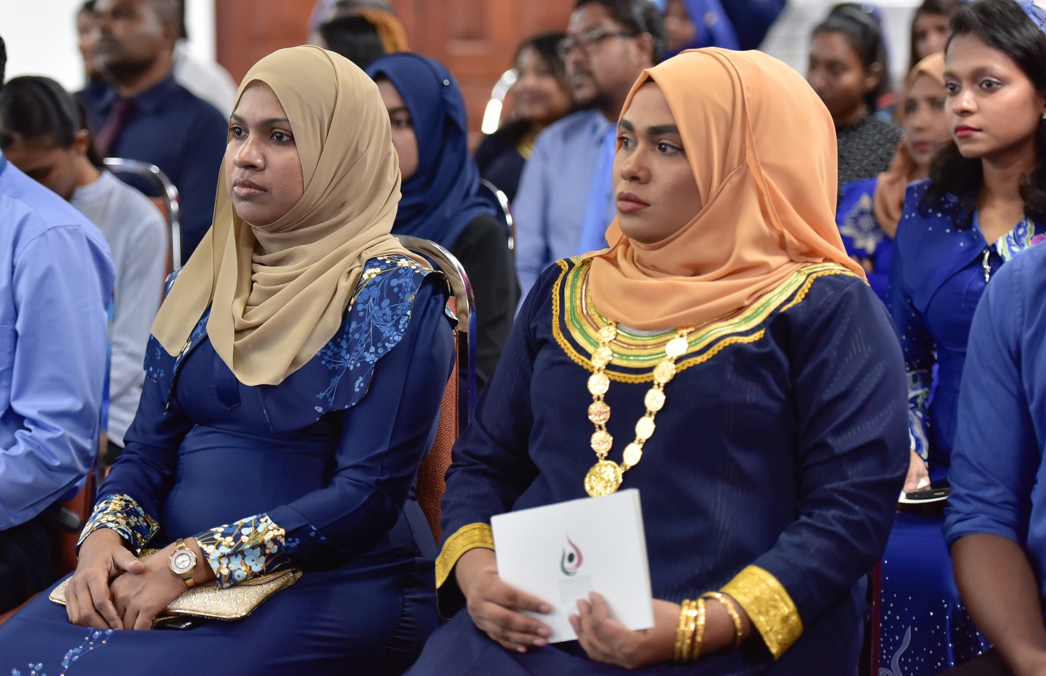 އިންސާނީ ހައްގުތައް ހިމާޔަތްކުރުމުގެ ދުވަހުގެ މުނާސަބަތާ ގުޅިގެން ބޭއްވި ރަސްމިއްޔާތުގައި ބައިވެރިވި ބައެއް މީހުން.- ފޮޓޯ: ނިޝާން އަލީ/ މިހާރު