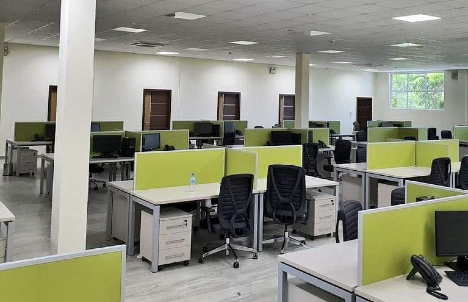 އައްޑޫ އިކުއަޓޯރިއަލް ހޮސްޕިޓަލްގެ އެތެރެ: އެތަން ހުޅުވަން އަމާޒު ހިފާފައިވަނީ އަންނަ ހަފުތާއަށް.- ފޭސްބުކް ފޮޓޯ: ނިޝާ މުހައްމަދު/ ޑެޕިއުޓީ މިނިސްޓަރު