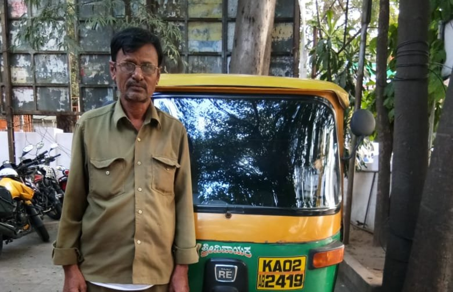 ފައިސާ ދަބަސް ހަވާލުކުރި ކުރޮޅި ޑްރައިވަރު ރަމޭޝް ބާބޫ