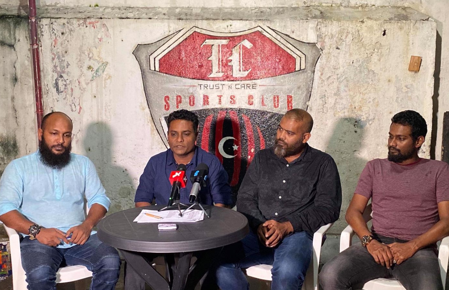 ޝާޒްއާ އެކު ޓީސީން އެއްބަސްވުމުގައި ސޮއިކުރުމަށް ރޭ ބޭއްވި ރަސްމިއްޔާތުގެ ތެރެއިން. -- ފޮޓޯ: ޓީސީ ސްޕޯޓްސް ކްލަބް.