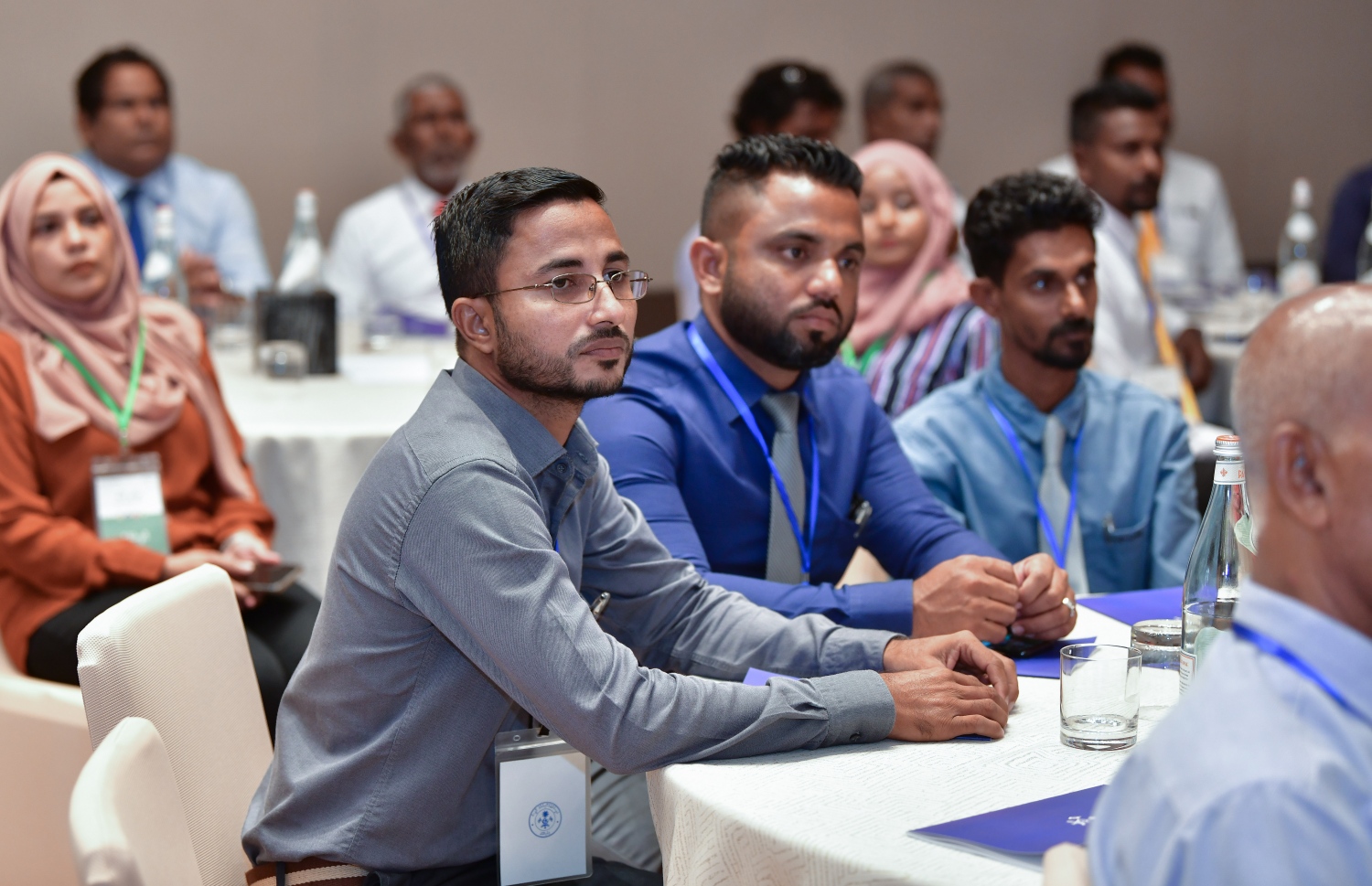 ކައުންސިލަރުންގެ މަހާސިންތާ ފެށުމަށް އިއްޔެ ބޭއްވި ރަސްމިއްޔާތުގައި ބައިވެރިވެވަޑައިގެންނެވި ބައެއް ބޭފުޅުން.---ފޮޓޯ: ނިޝާން އަލީ/މިހާރު