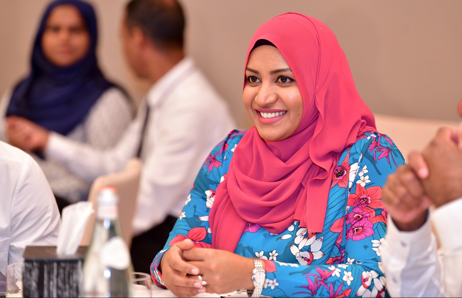 ޑިސެމްބަރު 15، 2019: ރާއްޖޭގެ ހުރިހާ ކައުންސިލްތައް ހިމެނޭ ގޮތުން ކްރޮސް ރޯޑްސްގައި ދެ ދުވަހަށް ފެށި "ވިއަވަތި ރާއްޖެ" މަހާސިންތާގައި ޓްރާންސްޕޯޓް މިނިސްޓަރު އައިޝަތު ނަހުލާ ބައިވެރިވެވަޑައިގަންނަވަނީ --. ފޮޓޯ: ނިޝާން އަލީ/މިހާރު