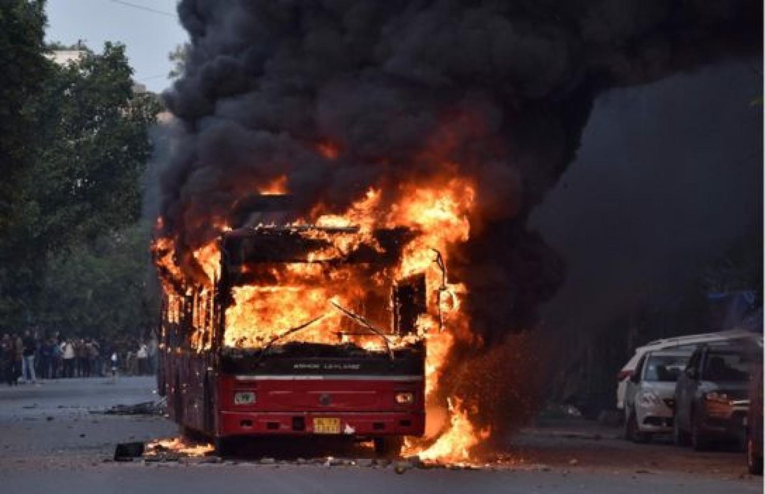 ނިއު ދިއްލީގެ ހަމަނުޖެހުންތަކެއްގައި ބަހެއްގައި ރޯކޮށްލާފައި