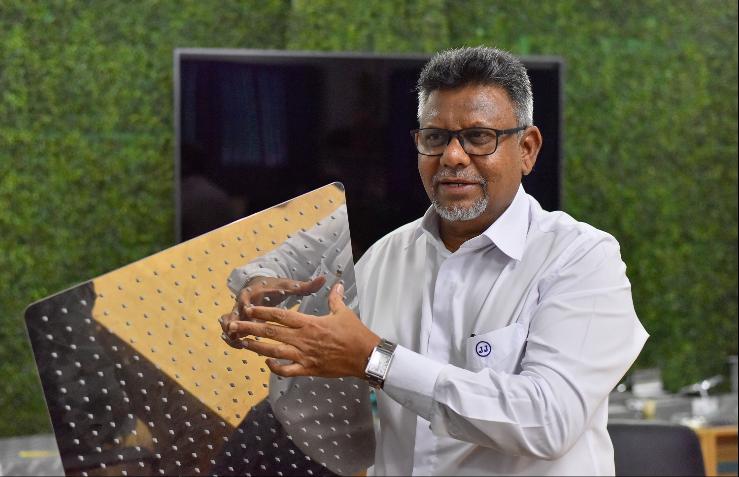 ޖޭސީސީން ވިއްކާ، ފެންވަރާ މާގަނޑެއް ޖައުފަރު އިއްޔެ ދައްކާލައްވަނީ.---ފޮޓޯ: ހުސައިން ވަހީދު/މިހާރު